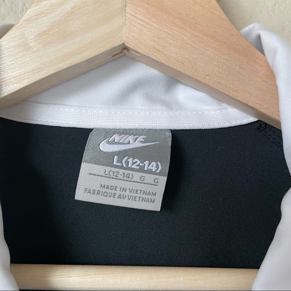 Nike Jacket Black pockets and zipper sleeves 12/14 L - Picture 3 of 6